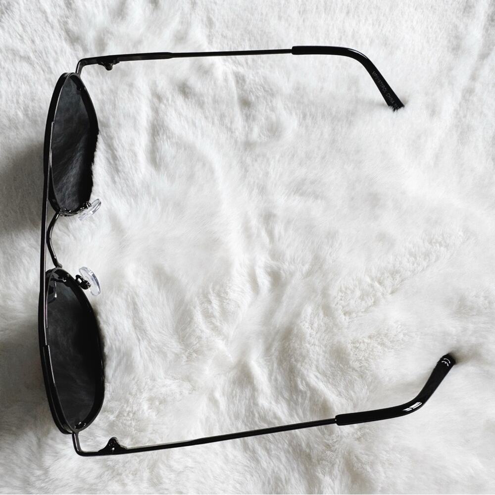 Lara Black Polarized Sunglasses - Picture 6 of 10